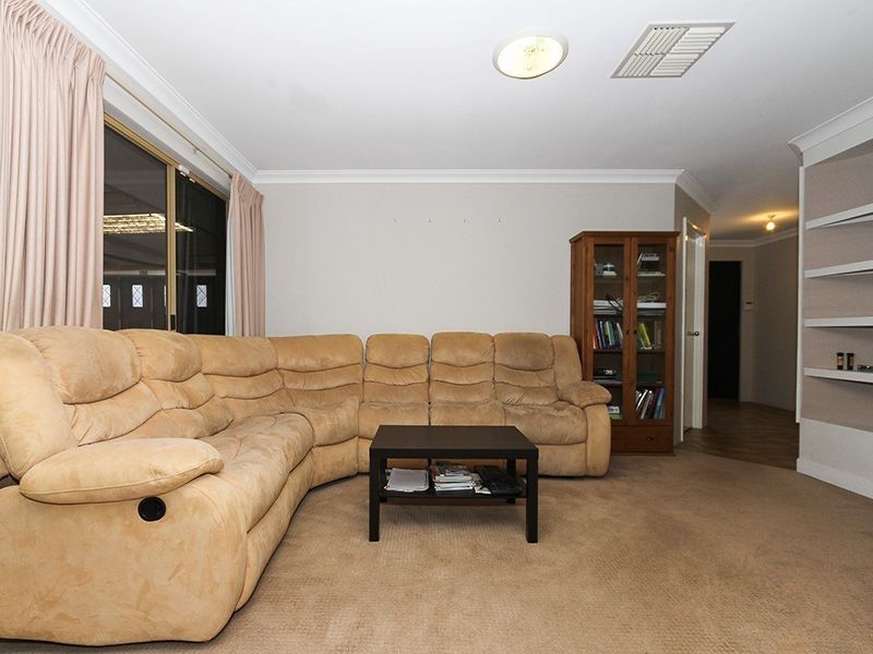 19 Farrer Place, Thornlie WA 6108