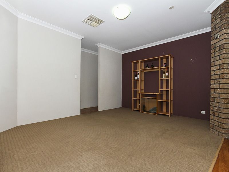 19 Farrer Place, Thornlie WA 6108