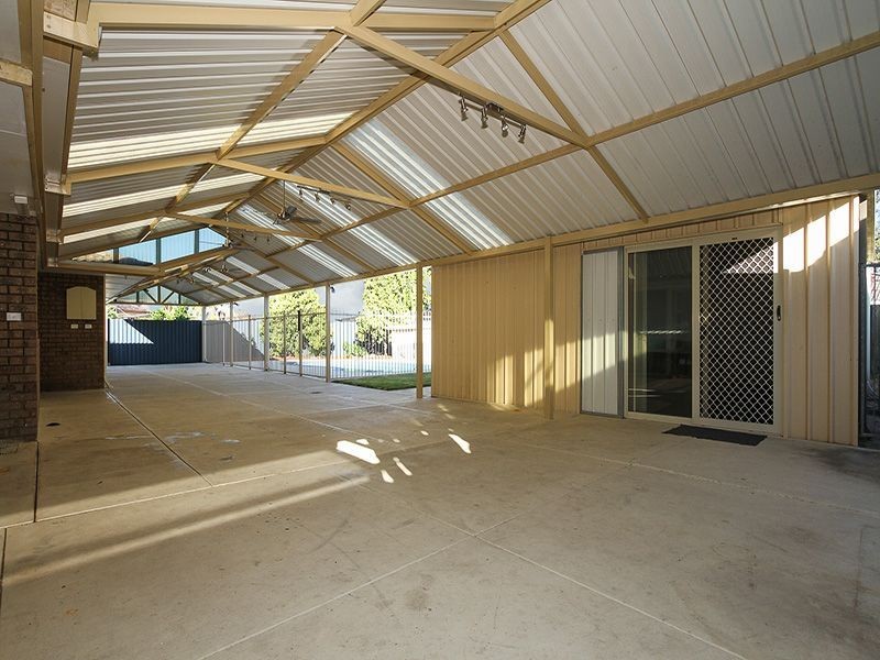 19 Farrer Place, Thornlie WA 6108