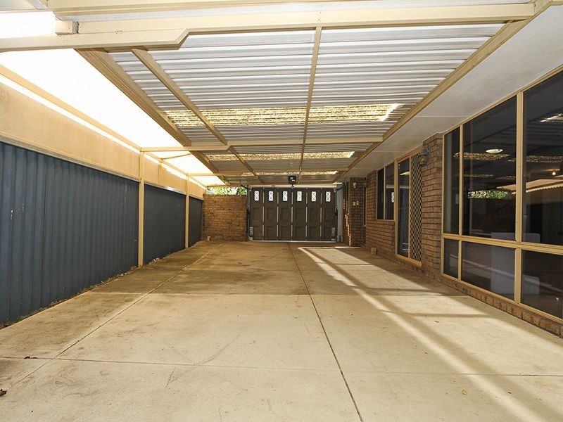 19 Farrer Place, Thornlie WA 6108