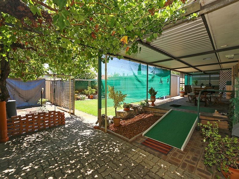 11 Egerton Street, Beckenham WA 6107