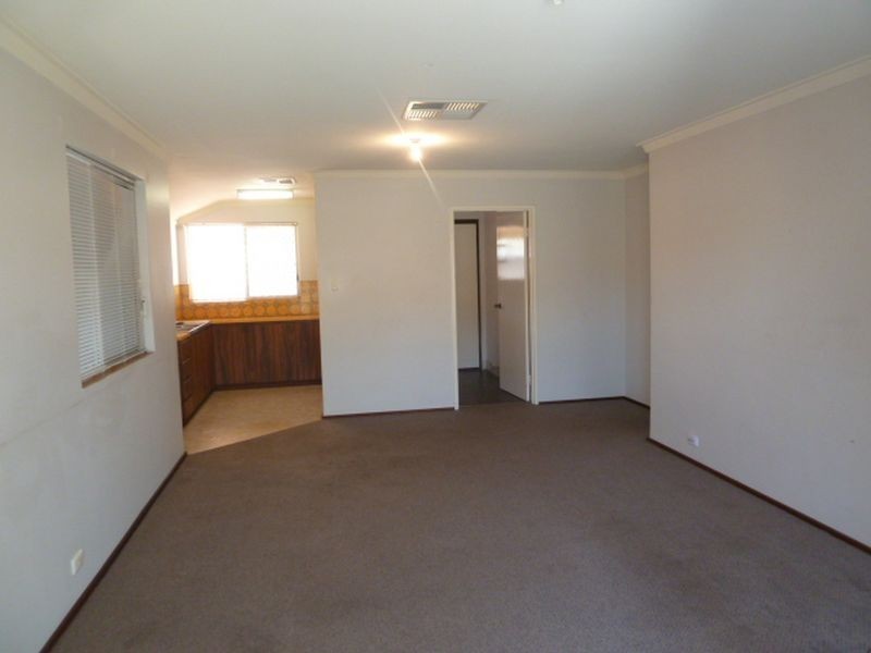 2/305 Wharf Street, Queens Park WA 6107