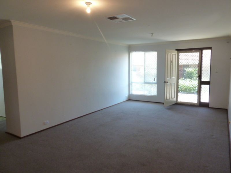 2/305 Wharf Street, Queens Park WA 6107