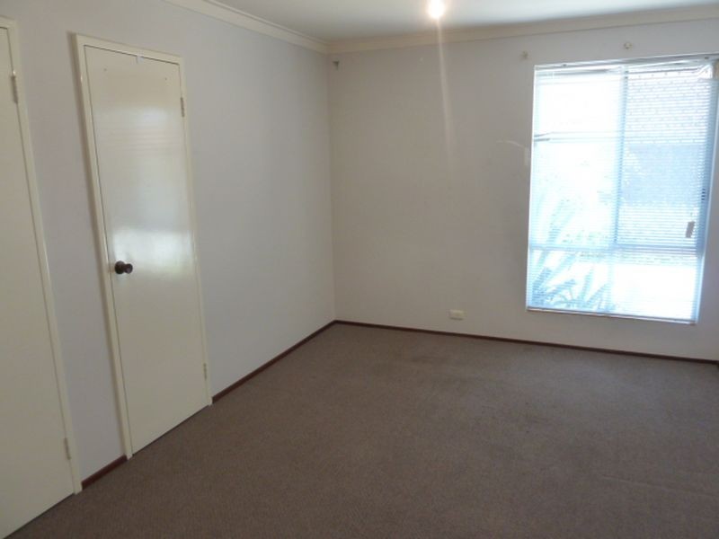 2/305 Wharf Street, Queens Park WA 6107