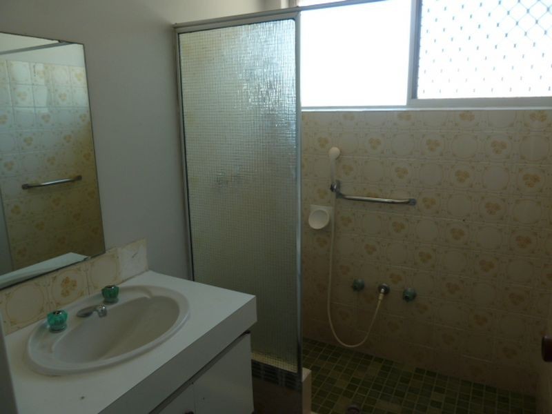 2/305 Wharf Street, Queens Park WA 6107