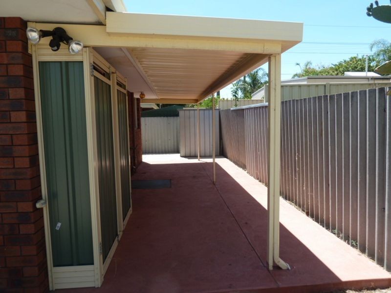 2/305 Wharf Street, Queens Park WA 6107