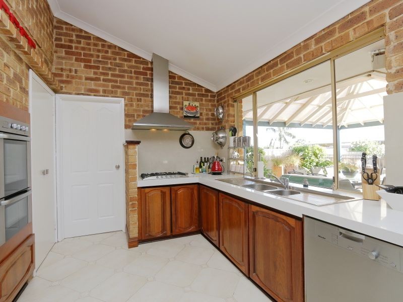 26 Ambassador Court, Thornlie WA 6108