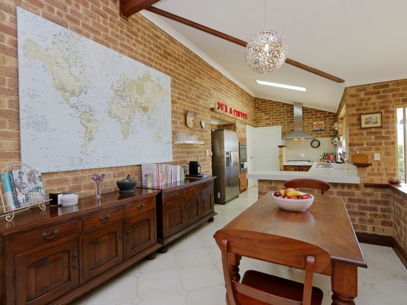 26 Ambassador Court, Thornlie WA 6108