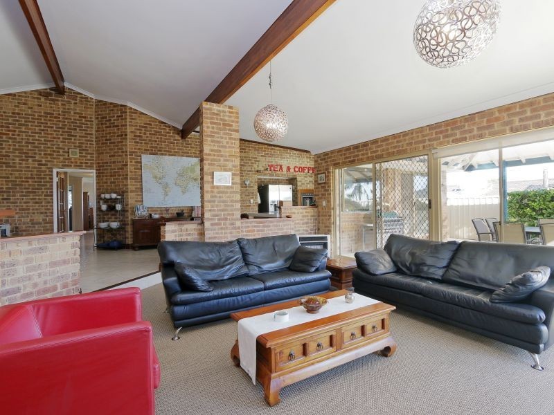 26 Ambassador Court, Thornlie WA 6108