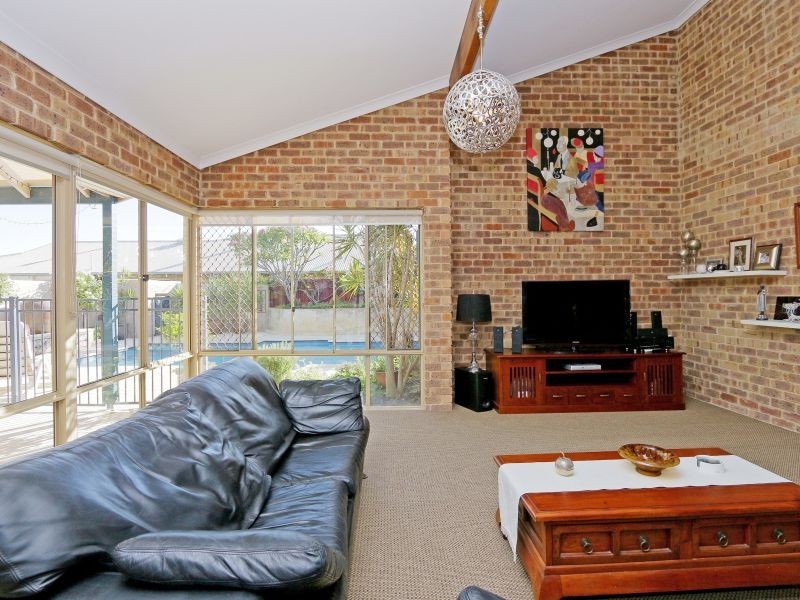 26 Ambassador Court, Thornlie WA 6108