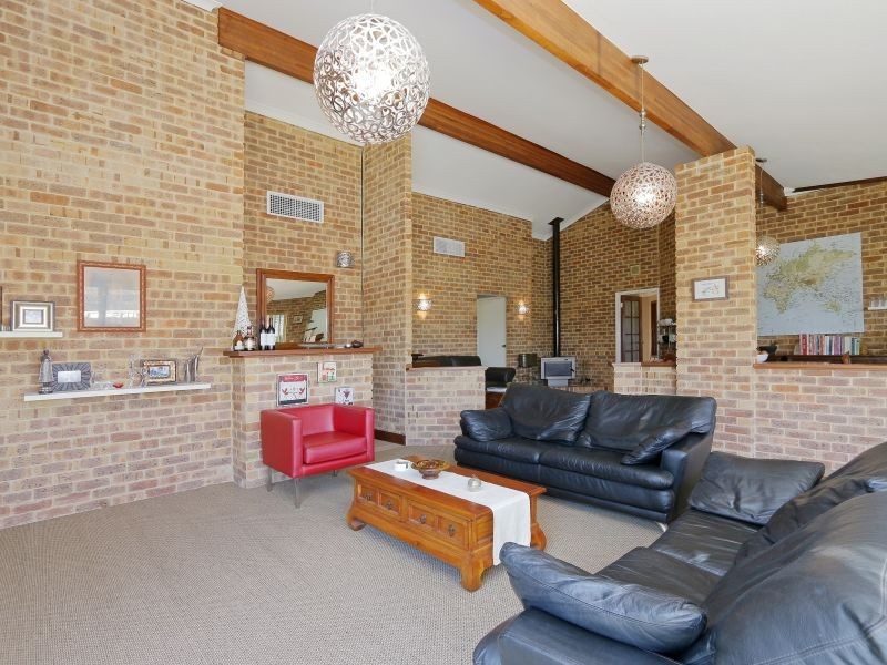 26 Ambassador Court, Thornlie WA 6108