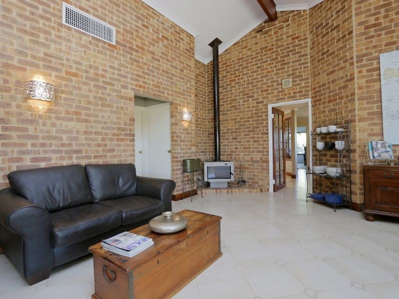 26 Ambassador Court, Thornlie WA 6108