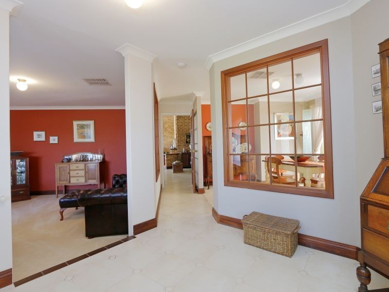 26 Ambassador Court, Thornlie WA 6108