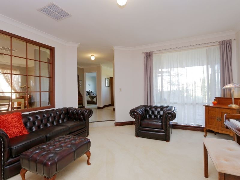 26 Ambassador Court, Thornlie WA 6108