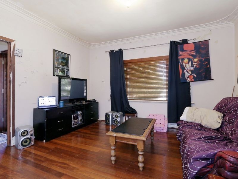 19 Berehaven Avenue, Thornlie WA 6108