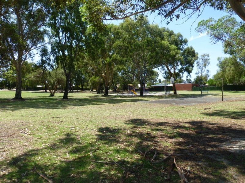 18 Essington Street, Huntingdale WA 6110