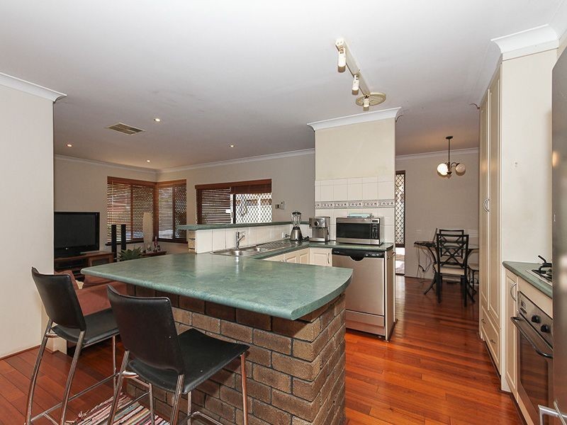 12 Grainger Way, Thornlie WA 6108