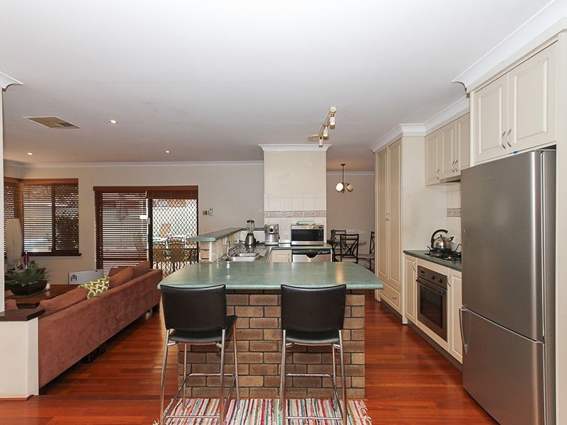 12 Grainger Way, Thornlie WA 6108