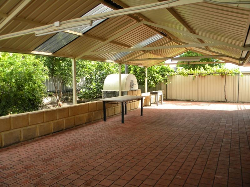 12 Tuart Court, Thornlie WA 6108