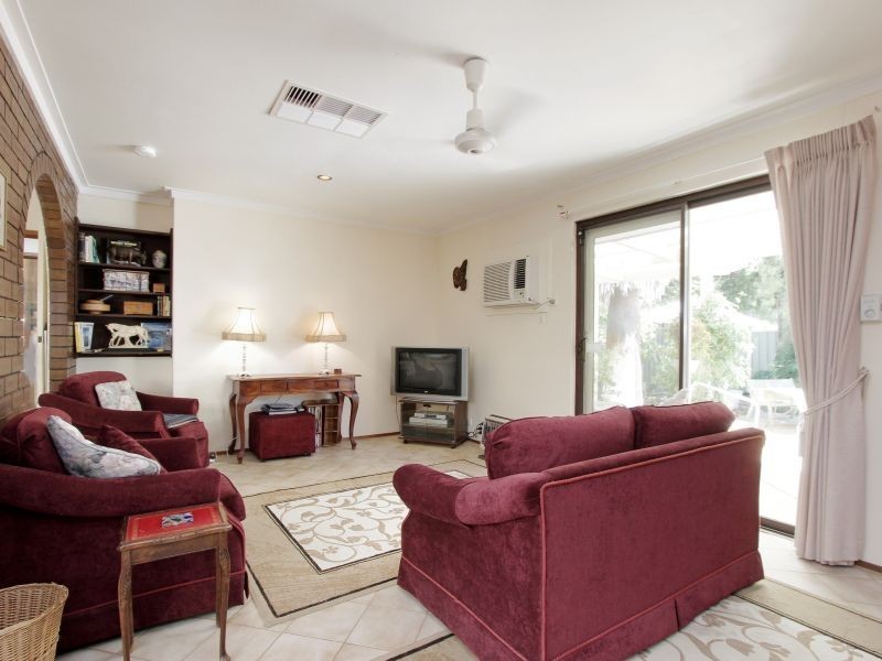 17 Grenadier Drive, Thornlie WA 6108