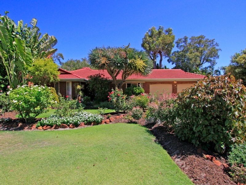 17 Grenadier Drive, Thornlie WA 6108