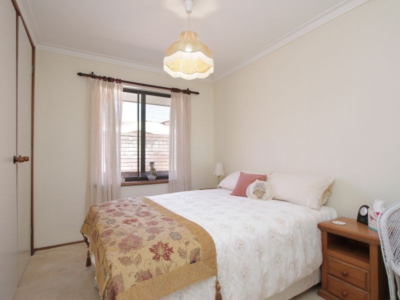 17 Grenadier Drive, Thornlie WA 6108