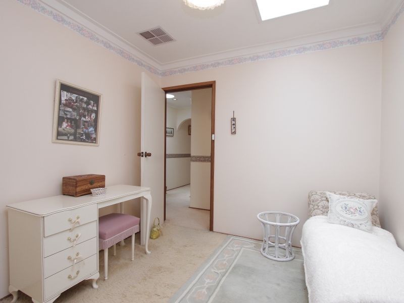 17 Grenadier Drive, Thornlie WA 6108