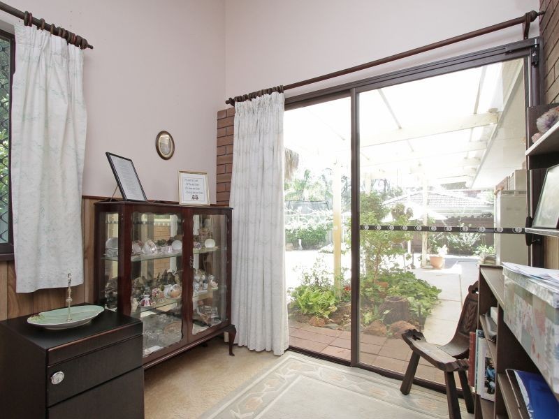 17 Grenadier Drive, Thornlie WA 6108