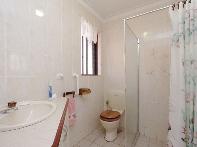 17 Grenadier Drive, Thornlie WA 6108