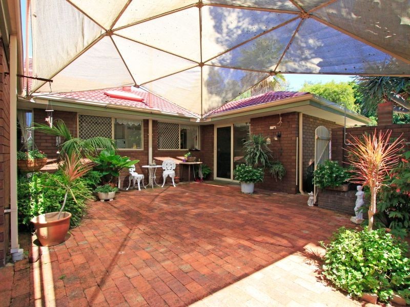 17 Grenadier Drive, Thornlie WA 6108