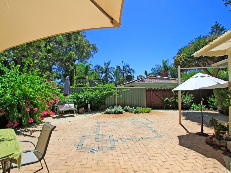 17 Grenadier Drive, Thornlie WA 6108