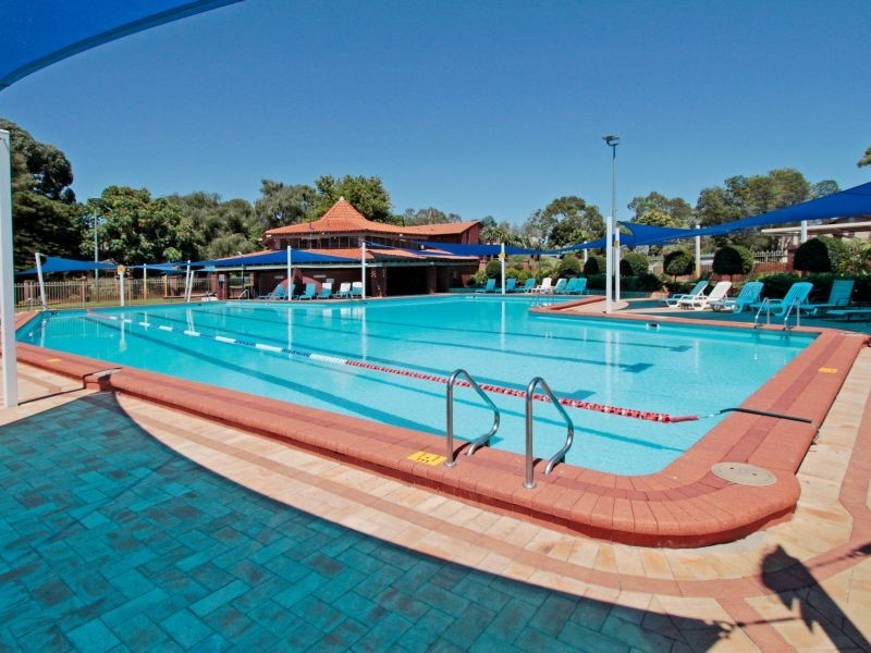 17 Grenadier Drive, Thornlie WA 6108