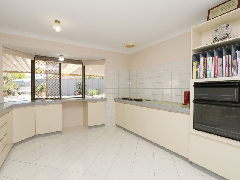 8 Chartwell Place, Leeming WA 6149
