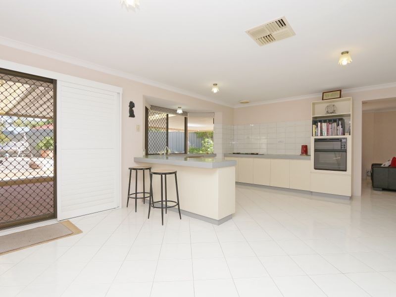 8 Chartwell Place, Leeming WA 6149