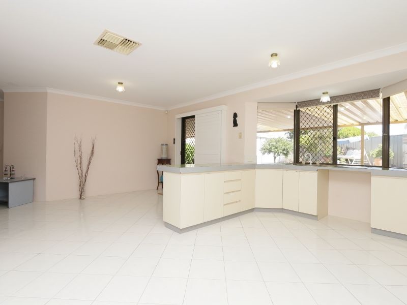 8 Chartwell Place, Leeming WA 6149