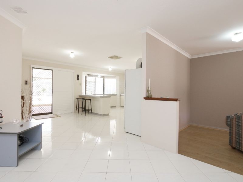 8 Chartwell Place, Leeming WA 6149