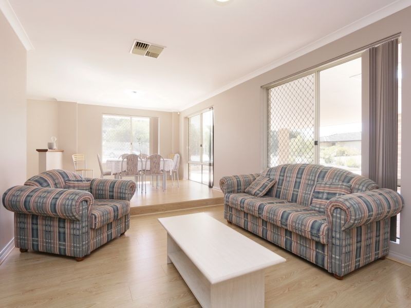 8 Chartwell Place, Leeming WA 6149