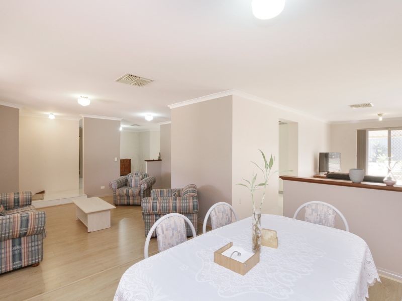 8 Chartwell Place, Leeming WA 6149