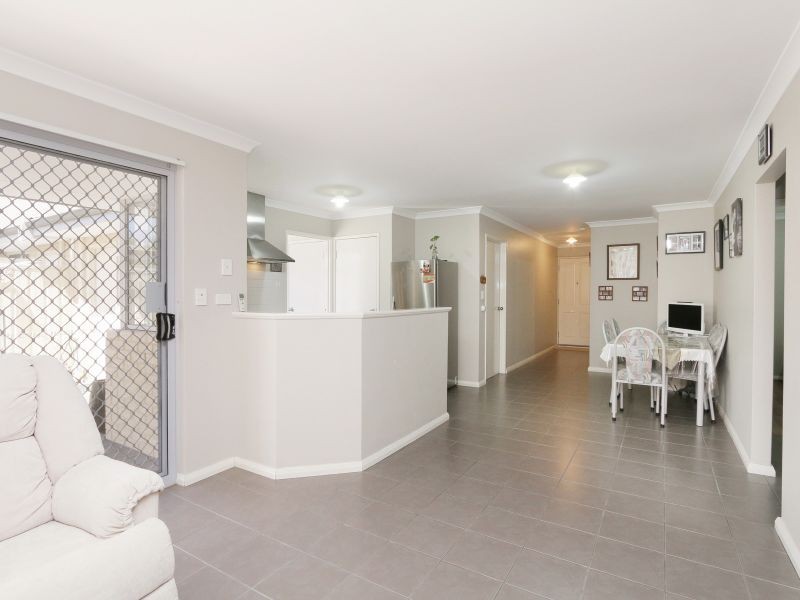 11/11 Hazlett Way, Canning Vale WA 6155