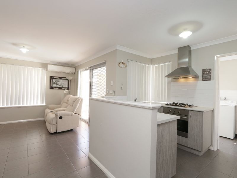 11/11 Hazlett Way, Canning Vale WA 6155