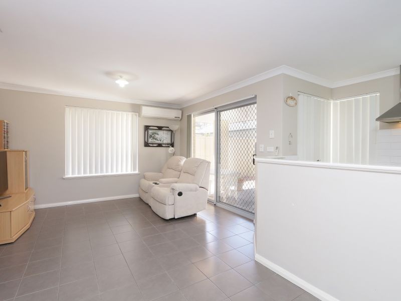 11/11 Hazlett Way, Canning Vale WA 6155