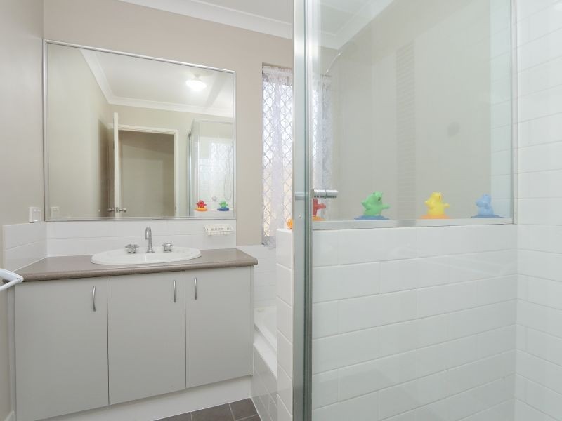 11/11 Hazlett Way, Canning Vale WA 6155