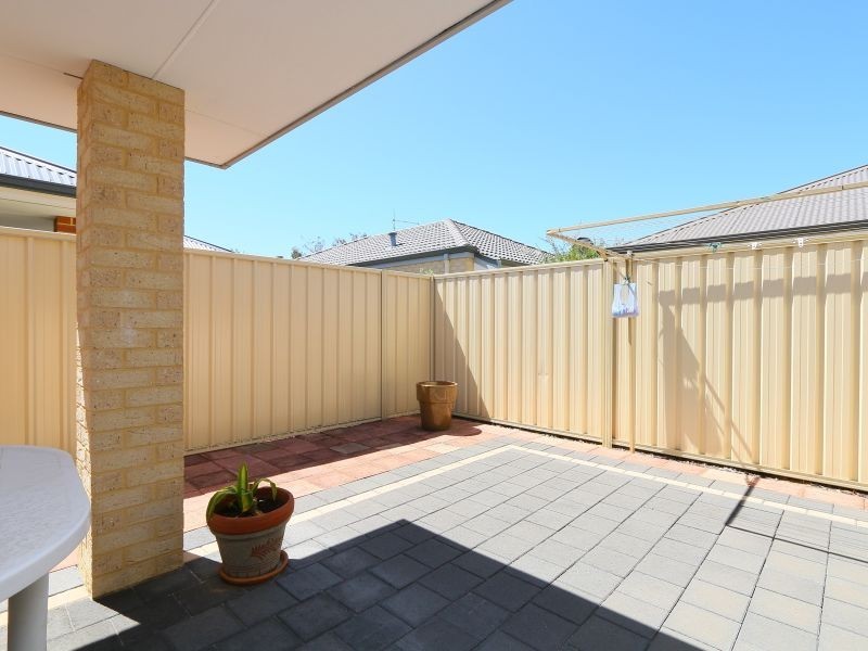 11/11 Hazlett Way, Canning Vale WA 6155