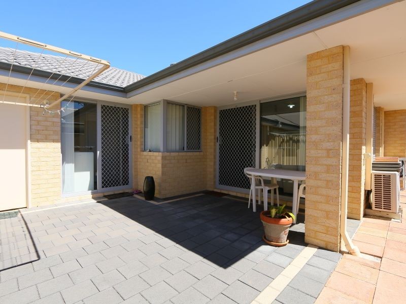 11/11 Hazlett Way, Canning Vale WA 6155