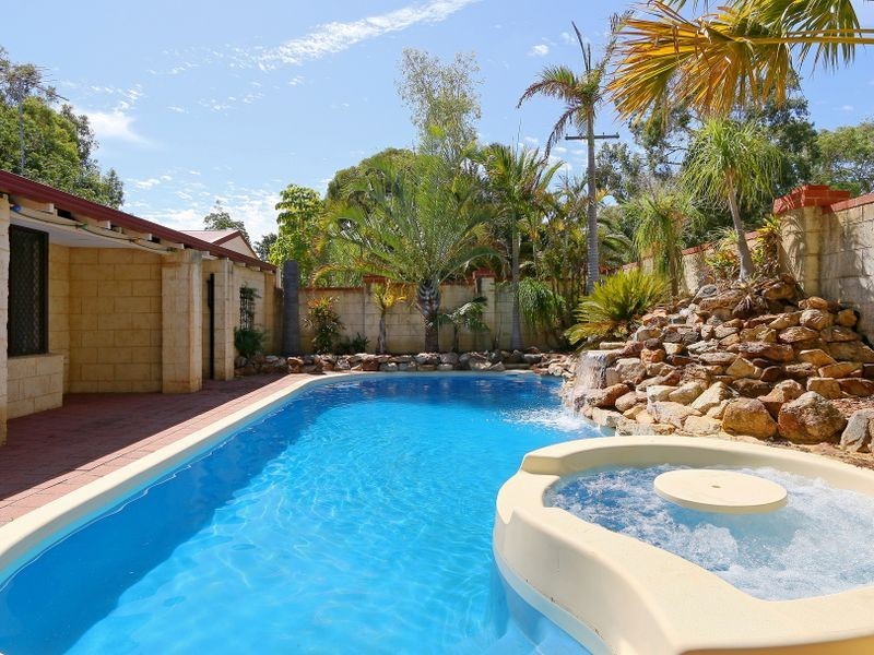 6 Lovegrove Court, Byford WA 6122