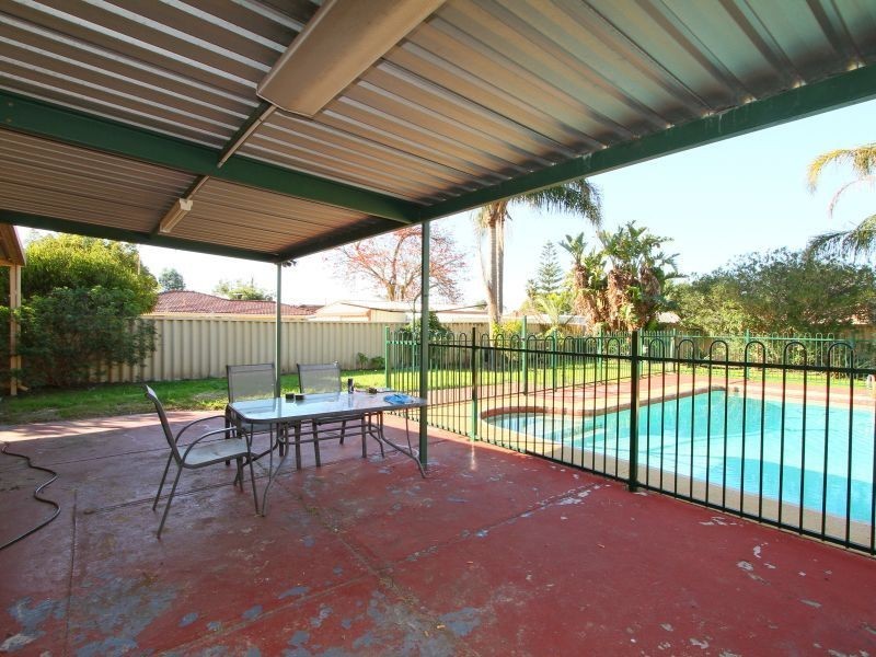 6 Coops Avenue, Thornlie WA 6108