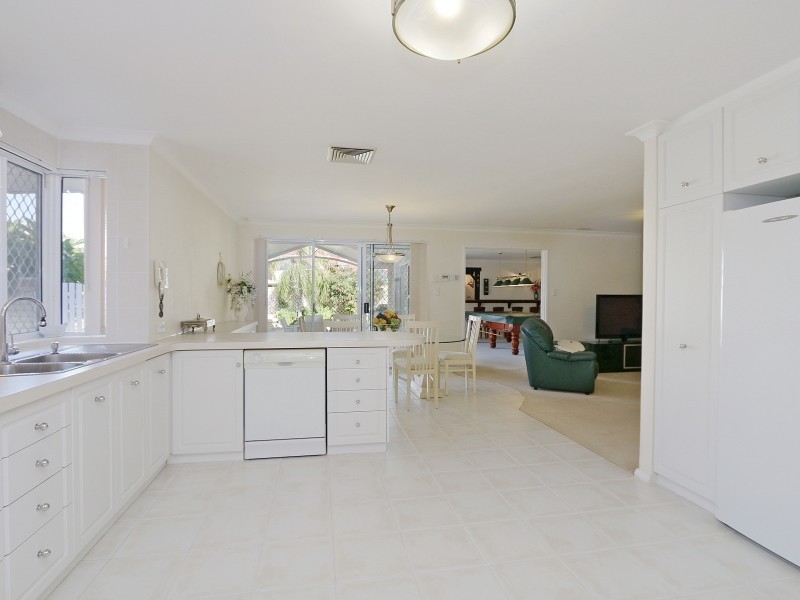 28 West End Parade, Canning Vale WA 6155