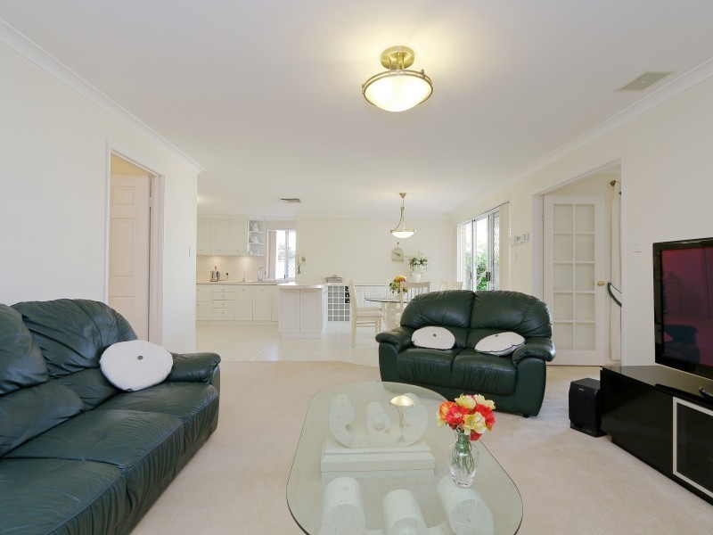 28 West End Parade, Canning Vale WA 6155