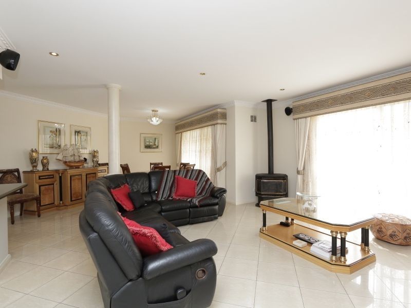 9 Baychester Circle, Canning Vale WA 6155