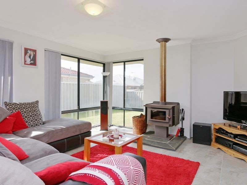 90 Lauterbach Drive, Gosnells WA 6110